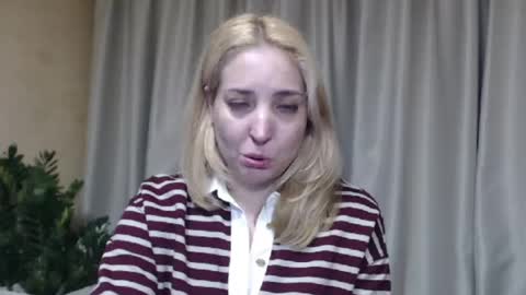 Snapshot of ohsweetmari chatting on 13, 5, 2026 Mari online show from 13, 5, 2026