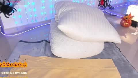 Snapshot of ohyesly_ chatting on 7, 10, 2025 ohyesly_ online show from 7, 10, 2025