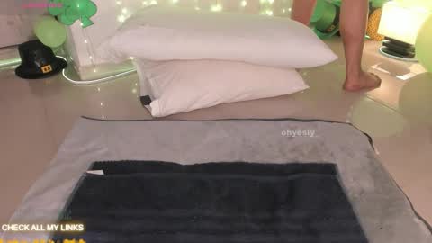 ohyesly_ online show from 13, 3, 2026