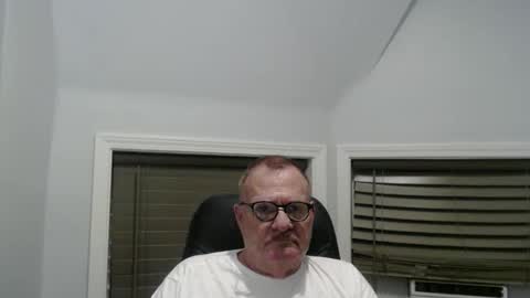 Snapshot of oldguybigd chatting on 11, 9, 2025 oldguybigd online show from 11, 9, 2025