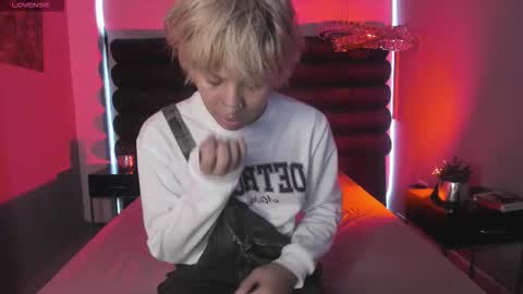 oliiverr22 online show from 4, 12, 2025