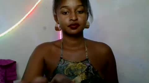 Snapshot of olinah610 chatting on 25, 5, 2026 olinah610 online show from 25, 5, 2026