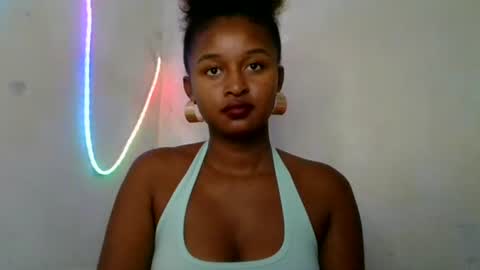 Snapshot of olinah610 chatting on 26, 5, 2026 olinah610 online show from 26, 5, 2026