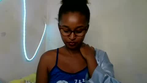 Snapshot of olinah610 chatting on 29, 5, 2026 olinah610 online show from 29, 5, 2026