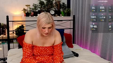 Snapshot of olisunny5 chatting on 17, 12, 2024 OliSunny Olivia online show from 17, 12, 2024