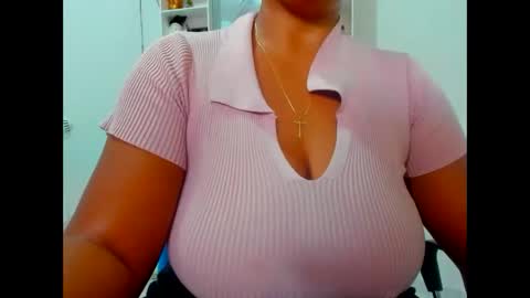 olivahot30 online show from 6, 1, 2025