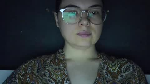 Snapshot of olivepeach chatting on 15, 6, 2026 Oil online show from 15, 6, 2026