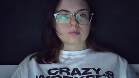 Snapshot of olivepeach chatting on 25, 6, 2026 Oil online show from 25, 6, 2026