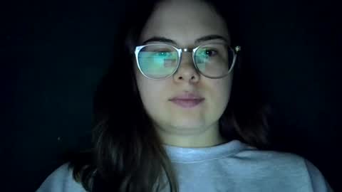 Snapshot of olivepeach chatting on 7, 7, 2026 Oil online show from 7, 7, 2026
