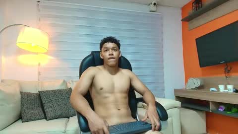 Snapshot of oliver_evans_19 chatting on 27, 4, 2026 O L I V E R online show from 27, 4, 2026