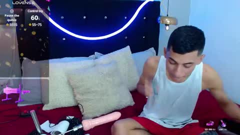 Snapshot of oliver_king_sex chatting on 9, 12, 2024 Oliver Smith online show from 9, 12, 2024