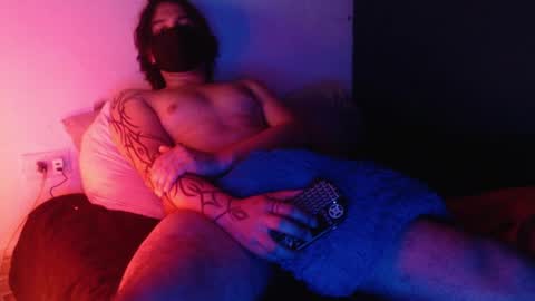 oliver_laid_2023 online show from 5, 1, 2025