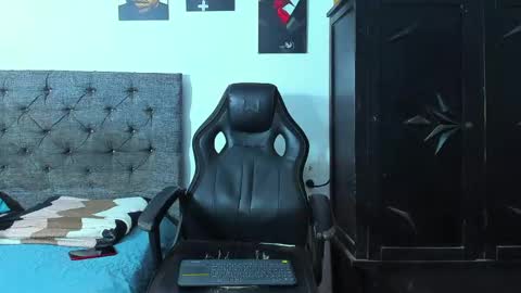 Snapshot of oliver_smith_2 chatting on 23, 4, 2026 oliver_smith_2 online show from 23, 4, 2026