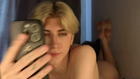 Snapshot of oliver_star_boy chatting on 30, 5, 2026 oliver online show from 30, 5, 2026