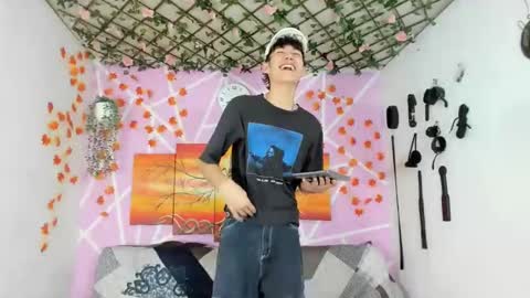 oliverhot_2005 online show from 28, 2, 2025