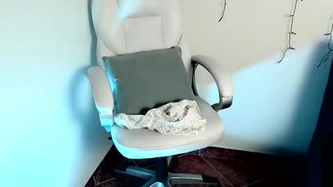 Snapshot of olivermontiel chatting on 27, 10, 2025 Oliver online show from 27, 10, 2025