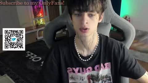 Snapshot of oliverrgroove chatting on 11, 10, 2025 oliverrgroove online show from 11, 10, 2025