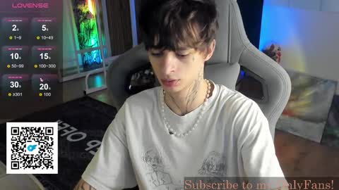 Snapshot of oliverrgroove chatting on 12, 10, 2025 oliverrgroove online show from 12, 10, 2025