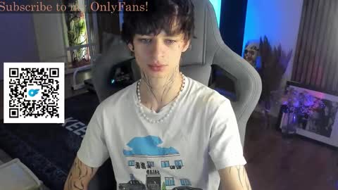 Snapshot of oliverrgroove chatting on 28, 10, 2025 oliverrgroove online show from 28, 10, 2025