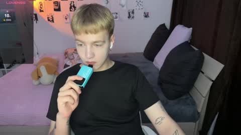 Snapshot of olivertasty chatting on 21, 9, 2025 oliver online show from 21, 9, 2025
