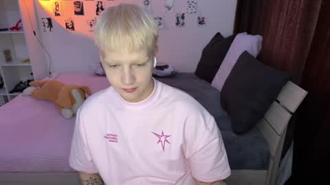 Snapshot of olivertasty chatting on 26, 9, 2025 oliver online show from 26, 9, 2025