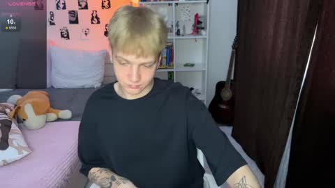Snapshot of olivertasty chatting on 11, 10, 2025 oliver online show from 11, 10, 2025
