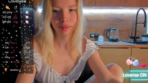Snapshot of olivia_bells chatting on 22, 12, 2025 Olivia 3 online show from 22, 12, 2025
