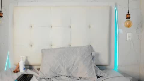 Snapshot of olivia_bunny52 chatting on 21, 11, 2025 olivia online show from 21, 11, 2025