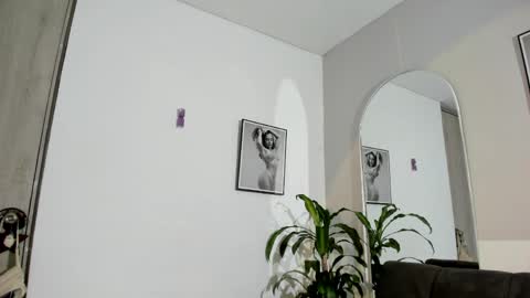 Snapshot of olivia_collisn chatting on 15, 5, 2026 Olivia Collins online show from 15, 5, 2026
