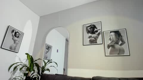 Snapshot of olivia_collisn chatting on 16, 5, 2026 Olivia Collins online show from 16, 5, 2026