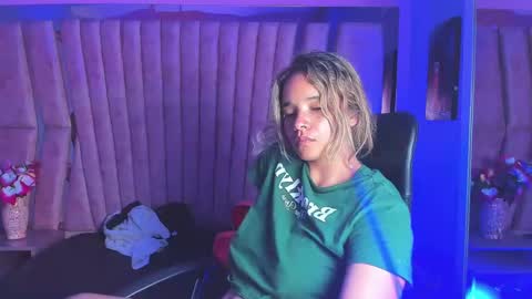 Snapshot of olivia_fox69 chatting on 23, 12, 2024 OLIVIA online show from 23, 12, 2024