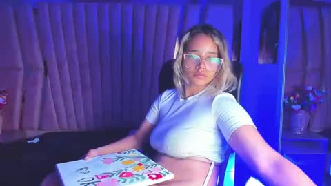 Snapshot of olivia_fox69 chatting on 30, 12, 2024 OLIVIA online show from 30, 12, 2024