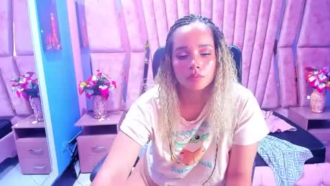 Snapshot of olivia_fox69 chatting on 8, 1, 2025 OLIVIA online show from 8, 1, 2025
