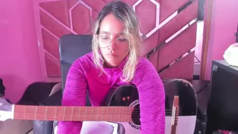 Snapshot of olivia_fox69 chatting on 4, 2, 2025 OLIVIA online show from 4, 2, 2025