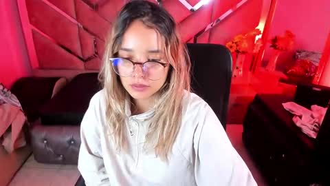  OLIVIA  online show from 4, 11, 2025