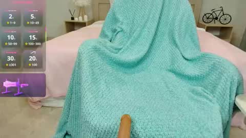 Olivia Hi guys Follow me  online show from 29, 9, 2025