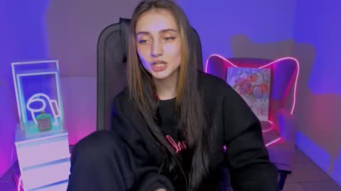 Snapshot of olivia_norton_ chatting on 5, 11, 2025 olivia_norton_ online show from 5, 11, 2025