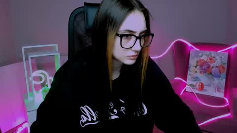 Snapshot of olivia_norton_ chatting on 25, 11, 2025 olivia_norton_ online show from 25, 11, 2025