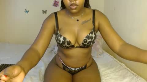 Snapshot of olivia_roxxyy chatting on 23, 4, 2026 olivia online show from 23, 4, 2026