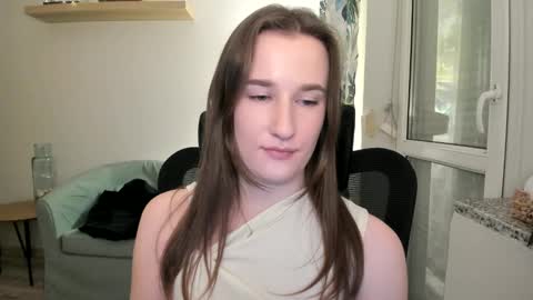 Oliwiaa2004 online show from 14, 1, 2025