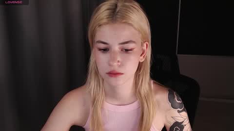 Olivia and Niko online show from 22, 10, 2025