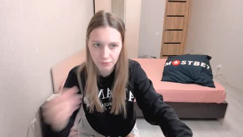OliviaLukas  online show from 18, 12, 2024