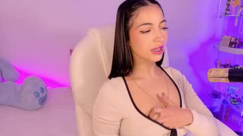 Olivia Mcneill  online show from 17, 10, 2025