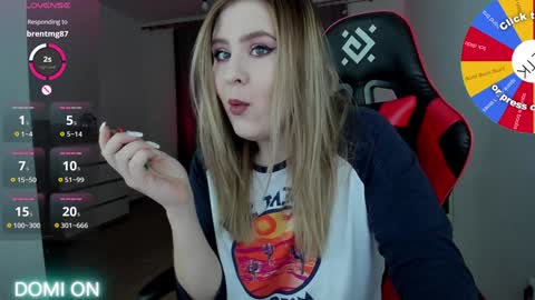 Snapshot of oliviamunk chatting on 5, 12, 2024 . online show from 5, 12, 2024