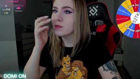 Snapshot of oliviamunk chatting on 8, 12, 2024 . online show from 8, 12, 2024