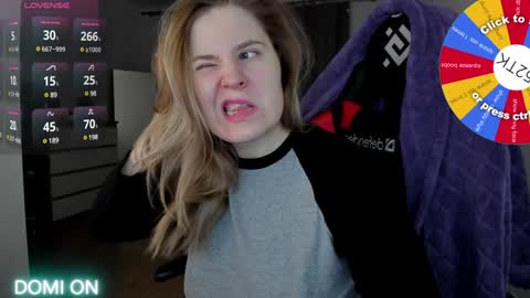 Snapshot of oliviamunk chatting on 17, 12, 2024 . online show from 17, 12, 2024