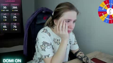 Snapshot of oliviamunk chatting on 12, 2, 2025 . online show from 12, 2, 2025