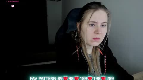 Snapshot of oliviamunk chatting on 1, 3, 2025 . online show from 1, 3, 2025