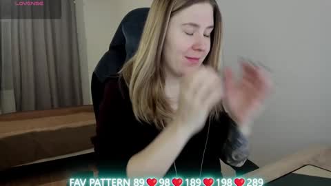 Snapshot of oliviamunk chatting on 3, 3, 2025 . online show from 3, 3, 2025