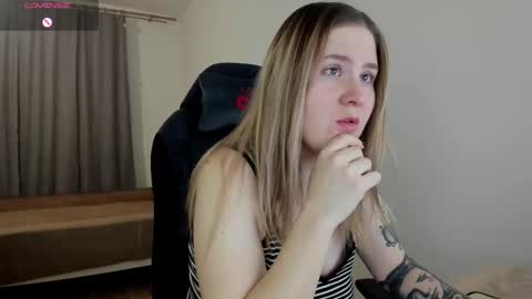 Snapshot of oliviamunk chatting on 4, 3, 2025 . online show from 4, 3, 2025